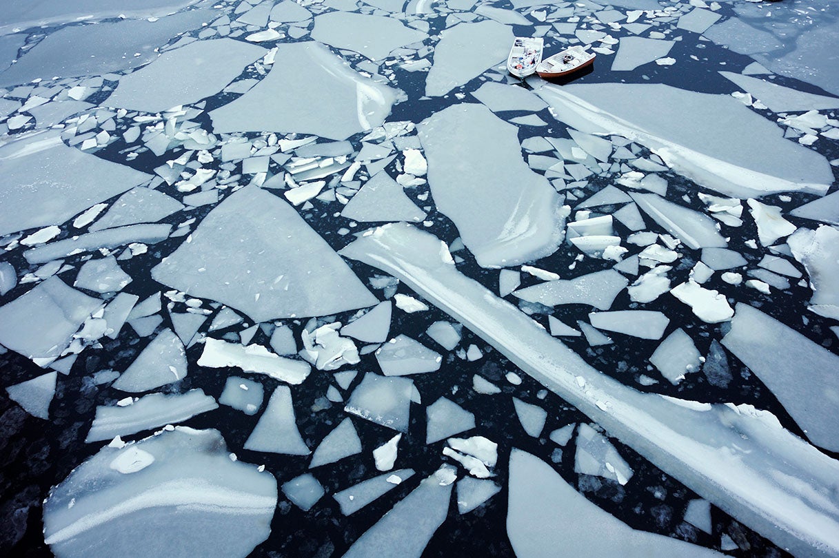 Fishing boats trapped by breaking ice  2009