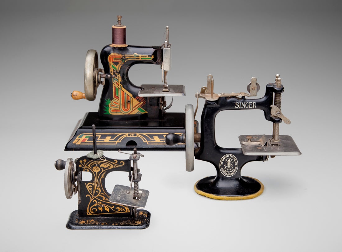 Electrical sewing machine, 1900 For sale as Framed Prints, Photos