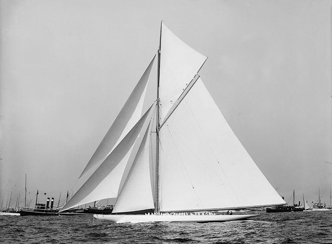 Reliance crossing the finish line  August 25, 1903