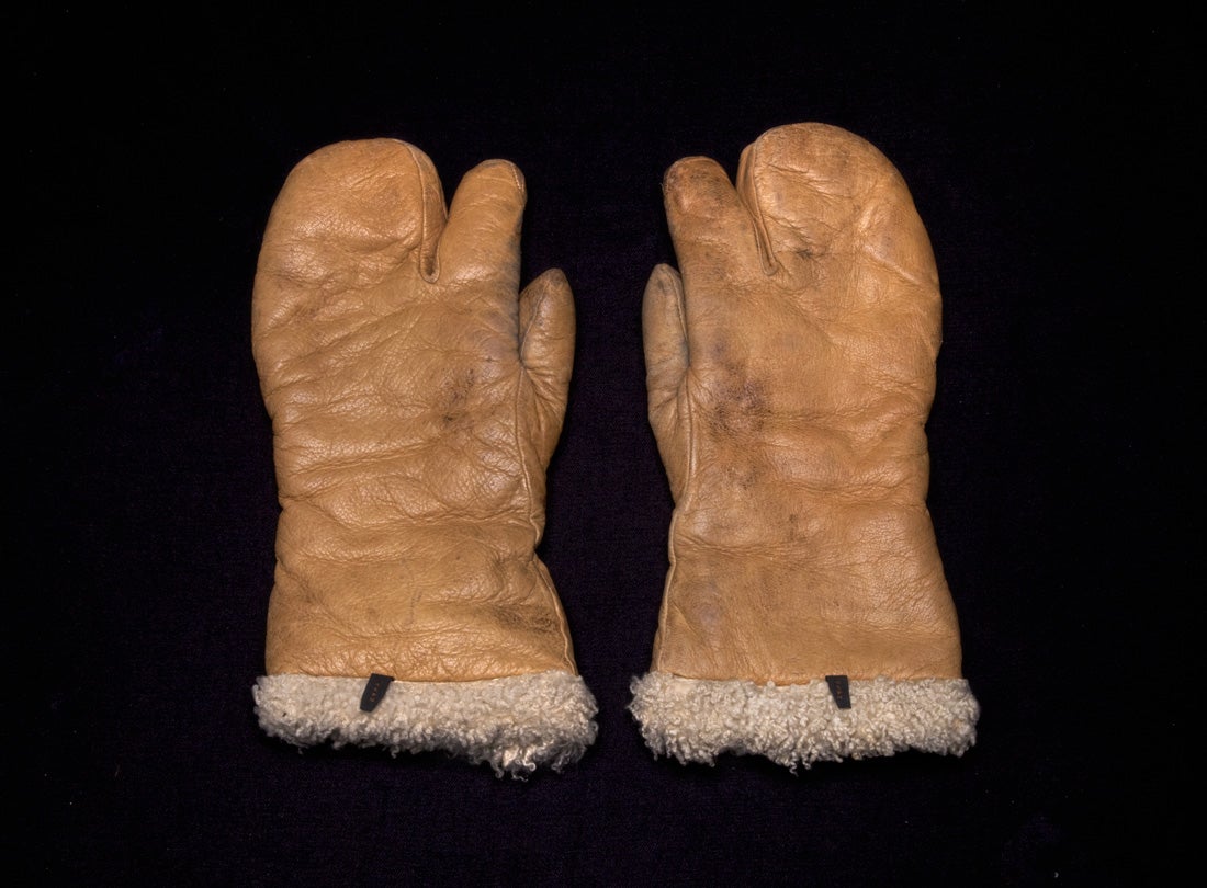 U.S. Army Air Forces one-finger mitten aviator gloves  1943–1945