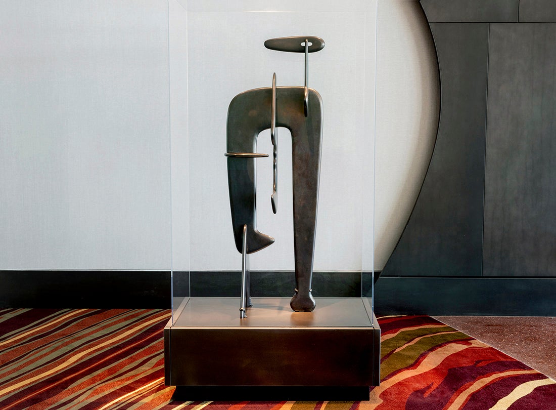 Figure : Isamu Noguchi 