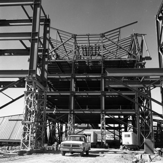 negative: San Francisco International Airport (SFO), American Airlines ...