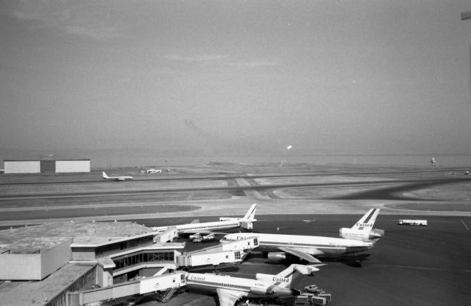 negative: San Francisco International Airport (SFO), airfield | SFO Museum